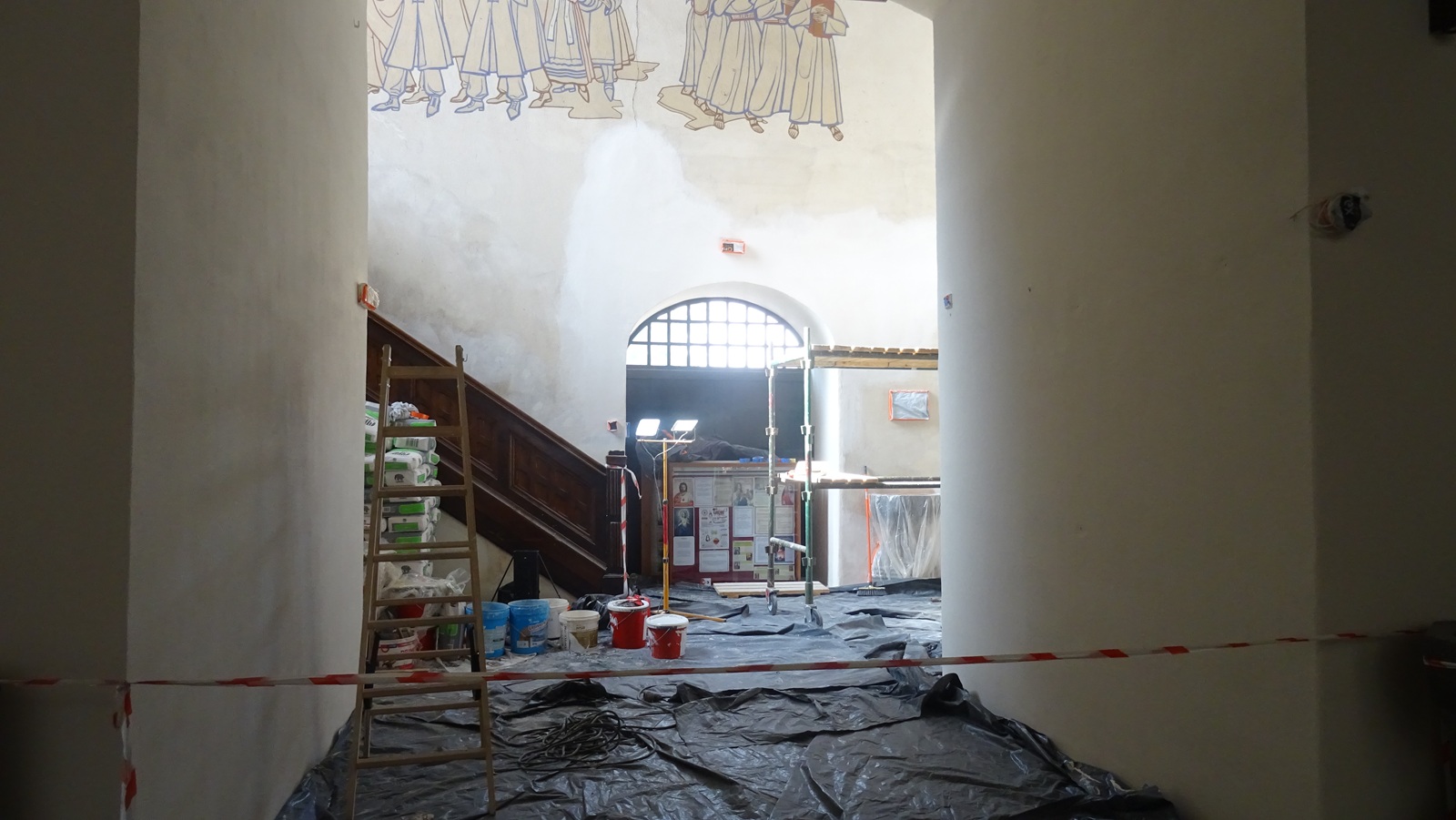 Trwa malowanie wnętrza Bazyliki Mniejszej